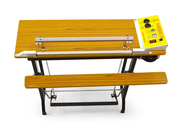 立卧两用封口机可根据不同的包装需求和工作场景选择立式或卧式使用